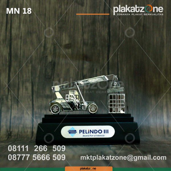 Miniatur Kendaraan Mobil Crane Pelindo III
