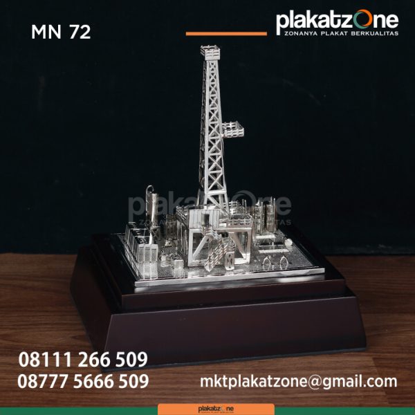 MN72 Souvenir Miniatur Tower Silver
