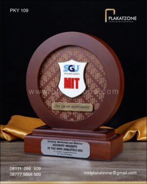 PKY109 Plakat Security Insights In The Data Analytics Era