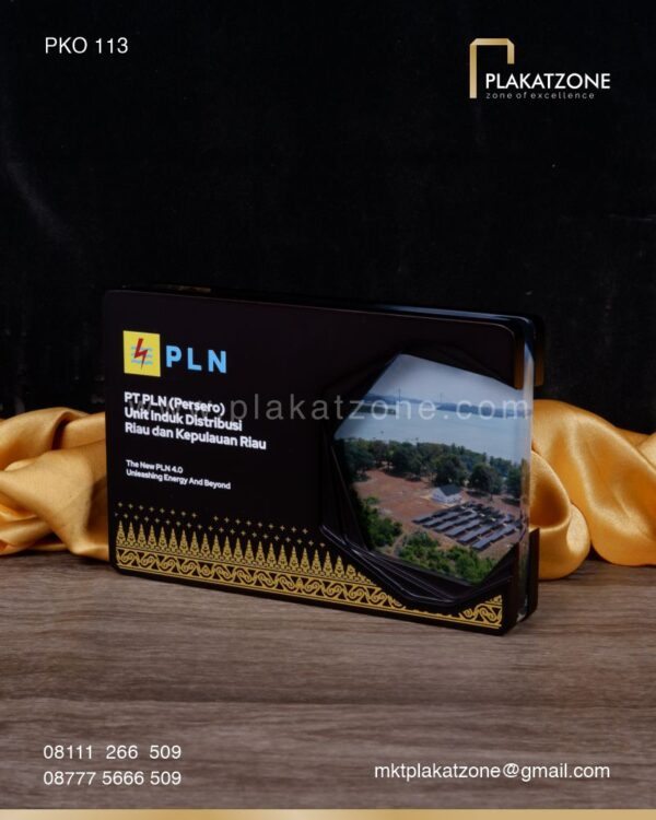 PKO113 Plakat Akrilik Kayu Unit Distribusi PT PLN (Persero) Riau dan Kepulauan Riau