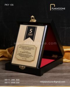 PKY135 Plakat Kayu 5 Years of Service PT Geolog Indonesia