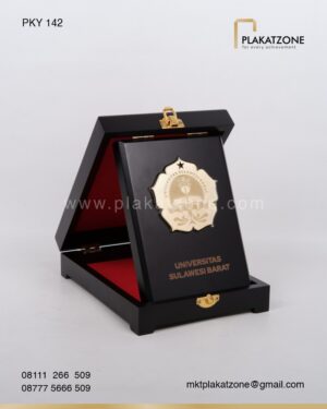 PKY142 Plakat Kayu Universitas Sulawesi Barat